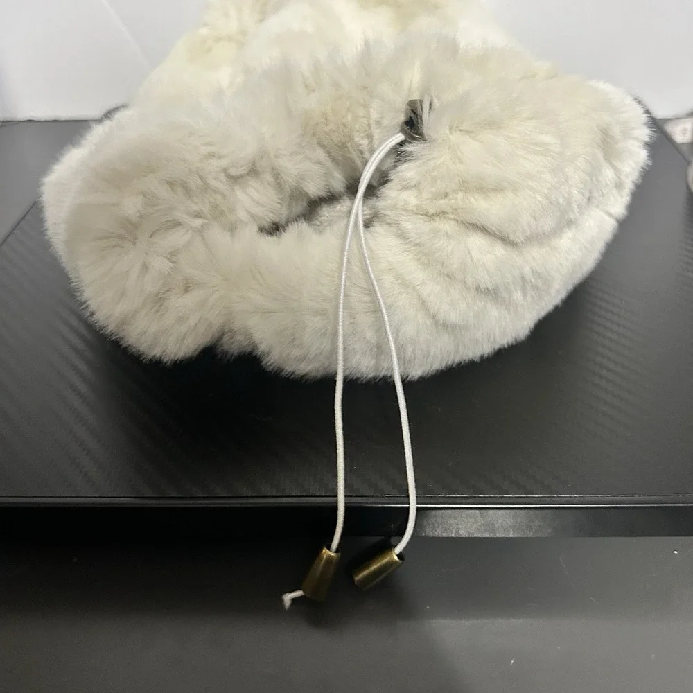 Vintage  Faux Fur Muff Hand‎ Warmer Rich Cream Color Fabric Lining w/ Drawstring
